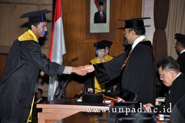 dok-humas-unpad_ilalang-foto_wisuda-gel-1-2010-2011_s1-fisip_327