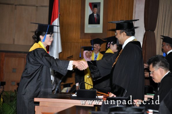 dok-humas-unpad_ilalang-foto_wisuda-gel-1-2010-2011_s1-fisip_328