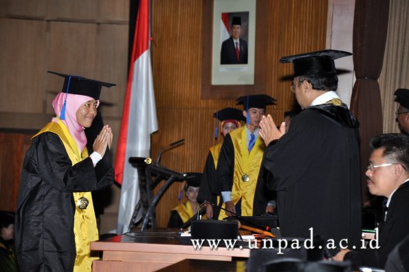 dok-humas-unpad_ilalang-foto_wisuda-gel-1-2010-2011_s1-fisip_330