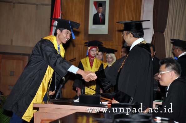 dok-humas-unpad_ilalang-foto_wisuda-gel-1-2010-2011_s1-fisip_331