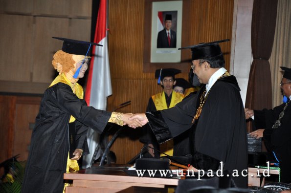 dok-humas-unpad_ilalang-foto_wisuda-gel-1-2010-2011_s1-fisip_335