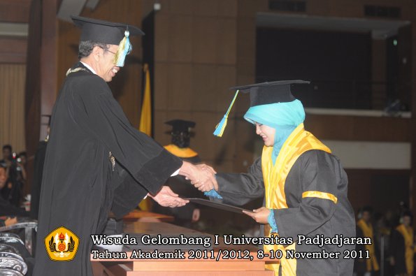 wisuda-fakultas-farmasi-oleh-dekan-051