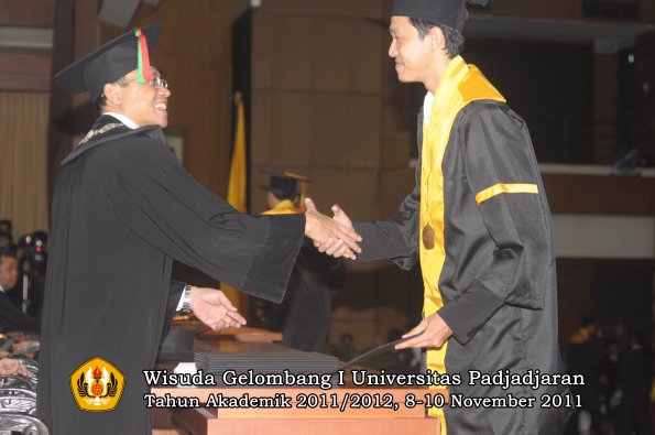 wisuda-fakultas-mipa-oleh-dekan-028