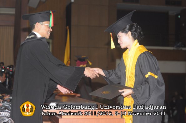 wisuda-fakultas-mipa-oleh-dekan-032