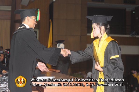 wisuda-fakultas-mipa-oleh-dekan-039