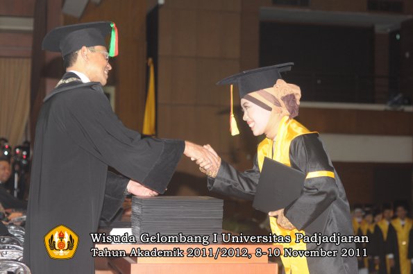 wisuda-fakultas-mipa-oleh-dekan-047
