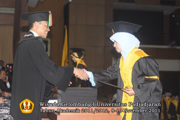 wisuda-fakultas-mipa-oleh-dekan-050