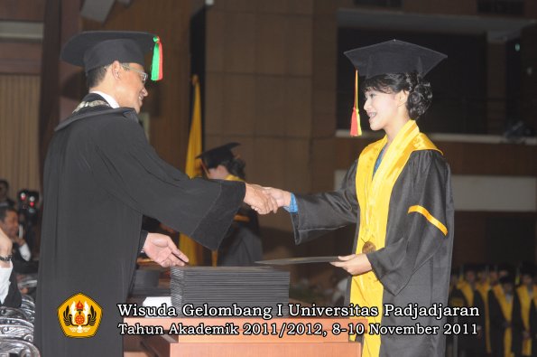 wisuda-fakultas-mipa-oleh-dekan-055