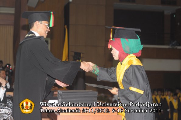 wisuda-fakultas-mipa-oleh-dekan-056