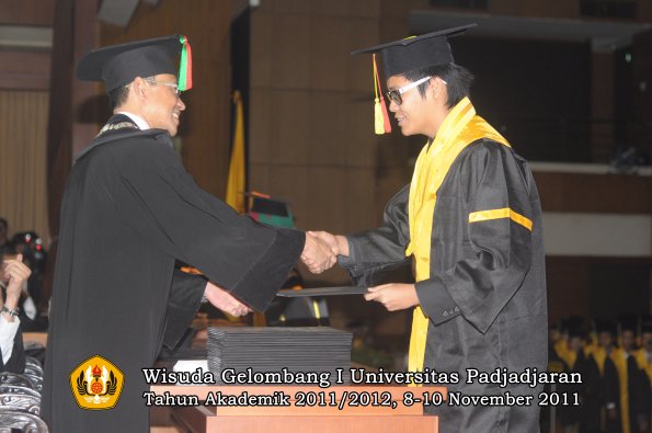 wisuda-fakultas-mipa-oleh-dekan-057