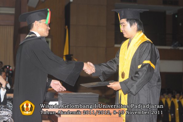wisuda-fakultas-mipa-oleh-dekan-058