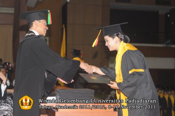 wisuda-fakultas-mipa-oleh-dekan-059