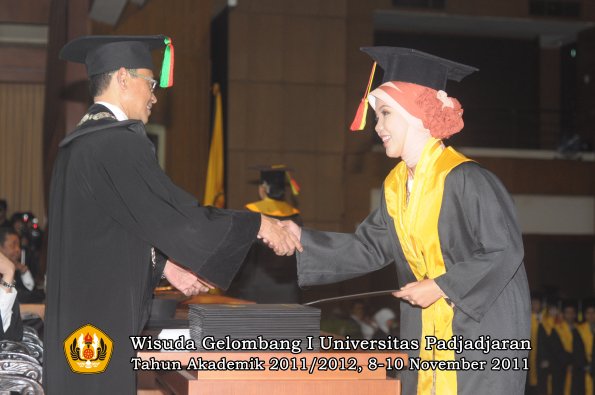 wisuda-fakultas-mipa-oleh-dekan-060