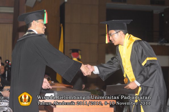 wisuda-fakultas-mipa-oleh-dekan-070