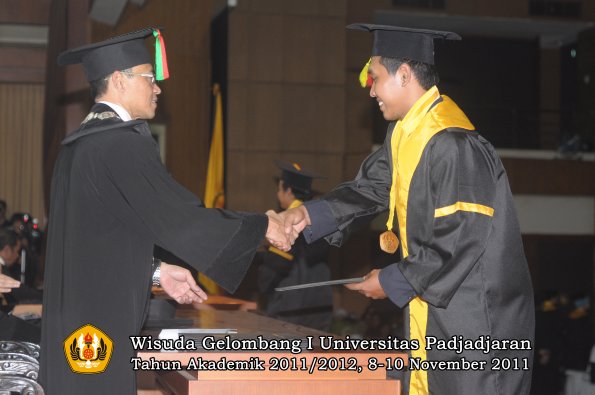 wisuda-fakultas-mipa-oleh-dekan-078