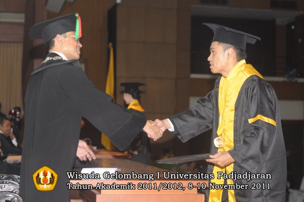 wisuda-fakultas-mipa-oleh-dekan-084