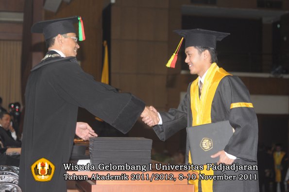 wisuda-fakultas-mipa-oleh-dekan-085