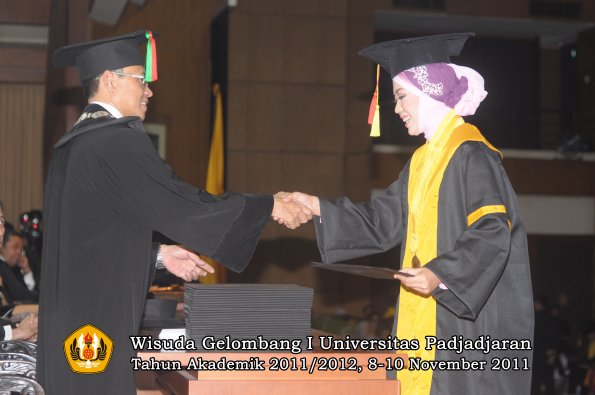 wisuda-fakultas-mipa-oleh-dekan-086