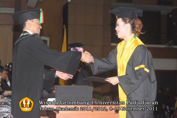 wisuda-fakultas-mipa-oleh-dekan-087