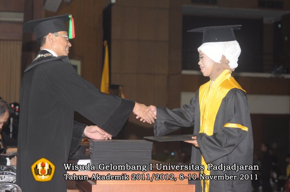 wisuda-fakultas-mipa-oleh-dekan-088