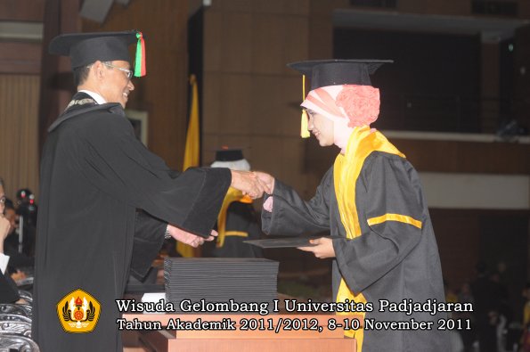 wisuda-fakultas-mipa-oleh-dekan-089