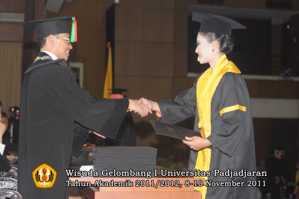 wisuda-fakultas-mipa-oleh-dekan-090