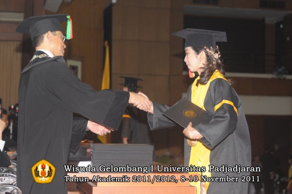 wisuda-fakultas-mipa-oleh-dekan-091