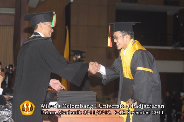 wisuda-fakultas-mipa-oleh-dekan-092