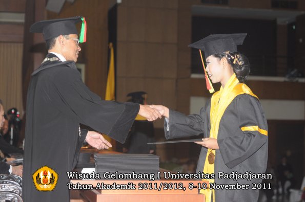 wisuda-fakultas-mipa-oleh-dekan-096