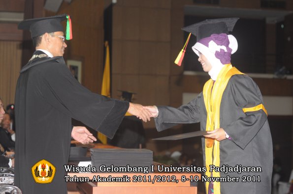 wisuda-fakultas-mipa-oleh-dekan-097
