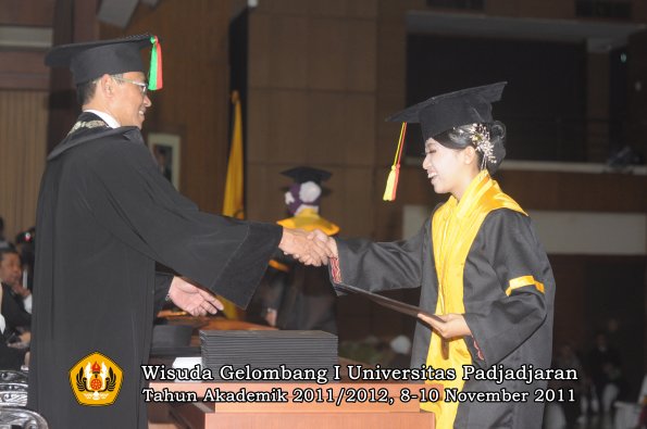 wisuda-fakultas-mipa-oleh-dekan-098