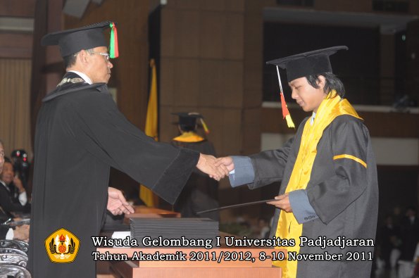 wisuda-fakultas-mipa-oleh-dekan-101