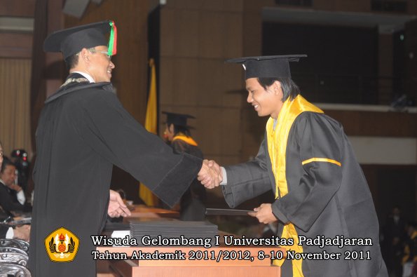 wisuda-fakultas-mipa-oleh-dekan-105