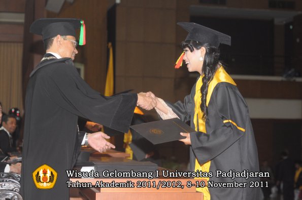 wisuda-fakultas-mipa-oleh-dekan-107