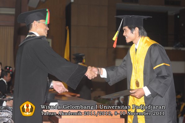 wisuda-fakultas-mipa-oleh-dekan-108