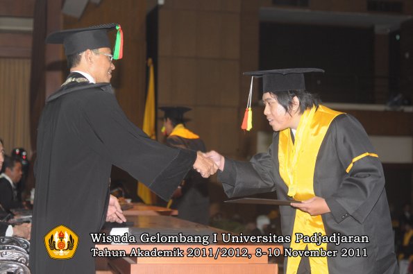 wisuda-fakultas-mipa-oleh-dekan-112