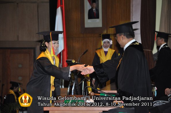 wisuda-fakultas-mipa-oleh-rektor-096