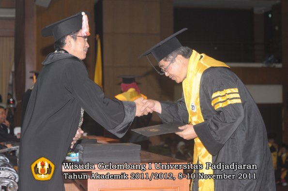 wisuda-program-doktor-oleh-direktur-pascasarjana-023