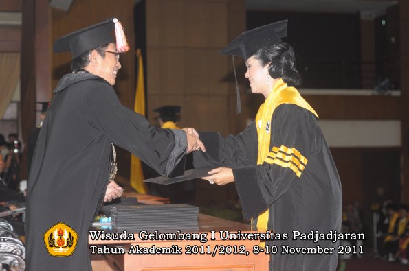 wisuda-program-doktor-oleh-direktur-pascasarjana-024