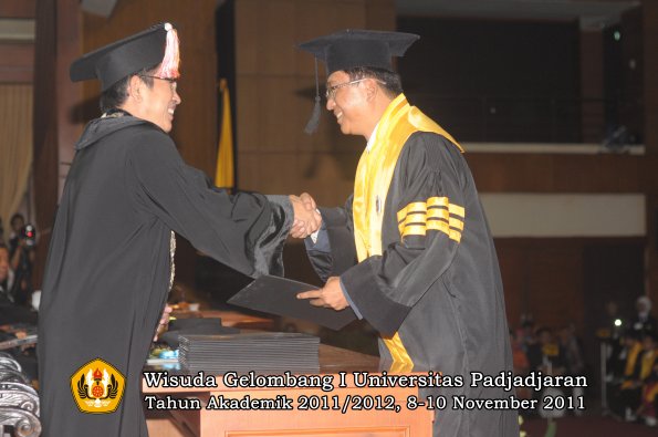 wisuda-program-doktor-oleh-direktur-pascasarjana-026