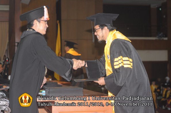 wisuda-program-doktor-oleh-direktur-pascasarjana-027