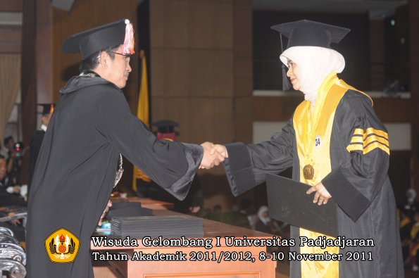 wisuda-program-doktor-oleh-direktur-pascasarjana-029