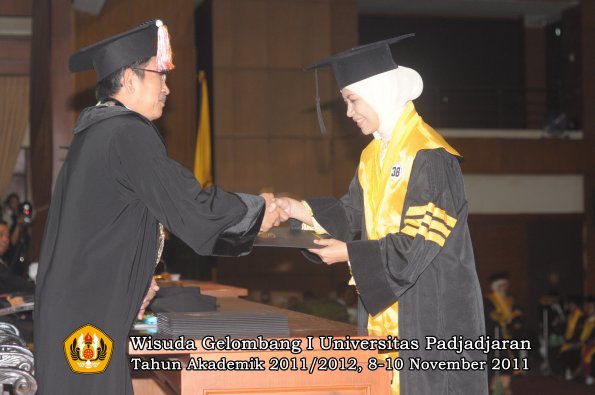 wisuda-program-doktor-oleh-direktur-pascasarjana-032