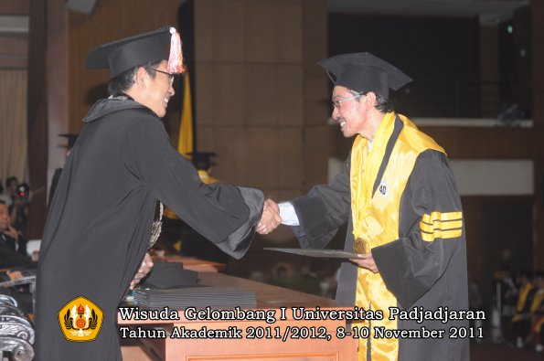 wisuda-program-doktor-oleh-direktur-pascasarjana-034