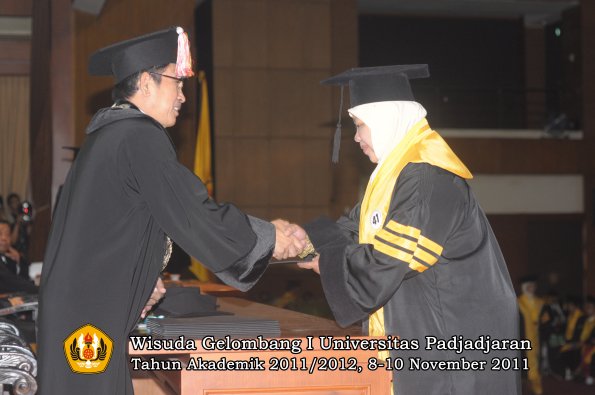 wisuda-program-doktor-oleh-direktur-pascasarjana-035