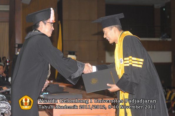 wisuda-program-doktor-oleh-direktur-pascasarjana-036