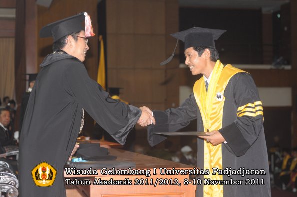 wisuda-program-doktor-oleh-direktur-pascasarjana-038