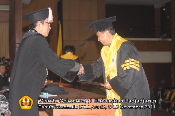 wisuda-program-doktor-oleh-direktur-pascasarjana-042