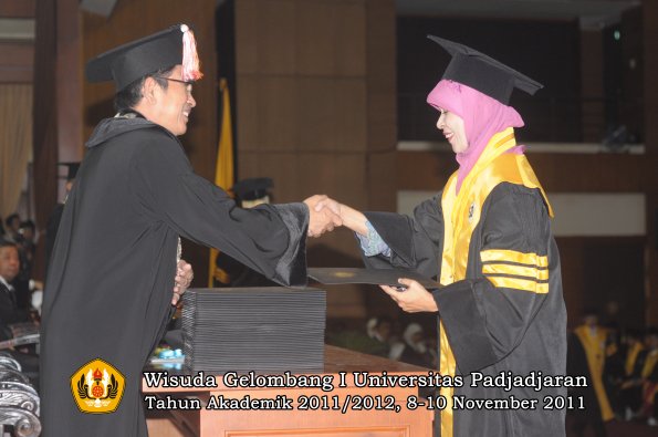 wisuda-program-doktor-oleh-direktur-pascasarjana-044