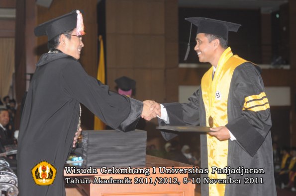 wisuda-program-doktor-oleh-direktur-pascasarjana-045